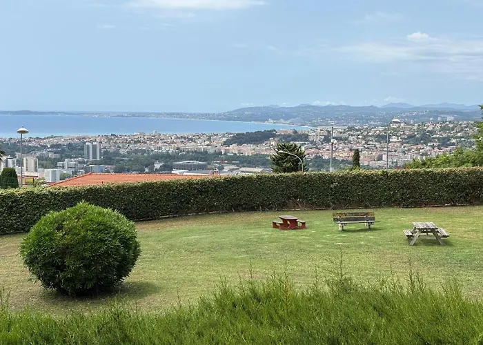 Quiet Flat With View And Swimming Pool Apartman Nizza