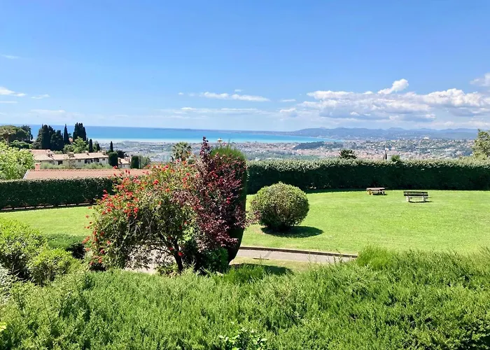 Quiet Flat With View And Swimming Pool 니스